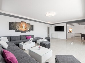 TV - Villa Anela with pool in Porec, Istria (Buici)