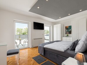 6 bedrooms, in-room safe, iron/ironing board, free WiFi - Villa Anela with pool in Porec, Istria (Buici)