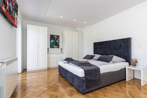 6 slaapkamers, een kluis op de kamer, een strijkplank/strijkijzer