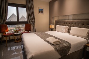 Superior-Doppel- oder -Zweibettzimmer (Pyramids View)