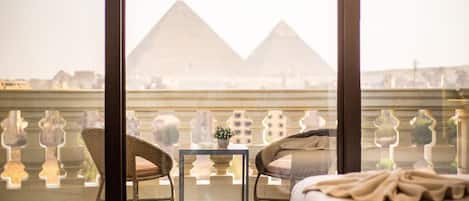 Kamar Double atau Twin Superior (Pyramids View) | Pemandangan gunung