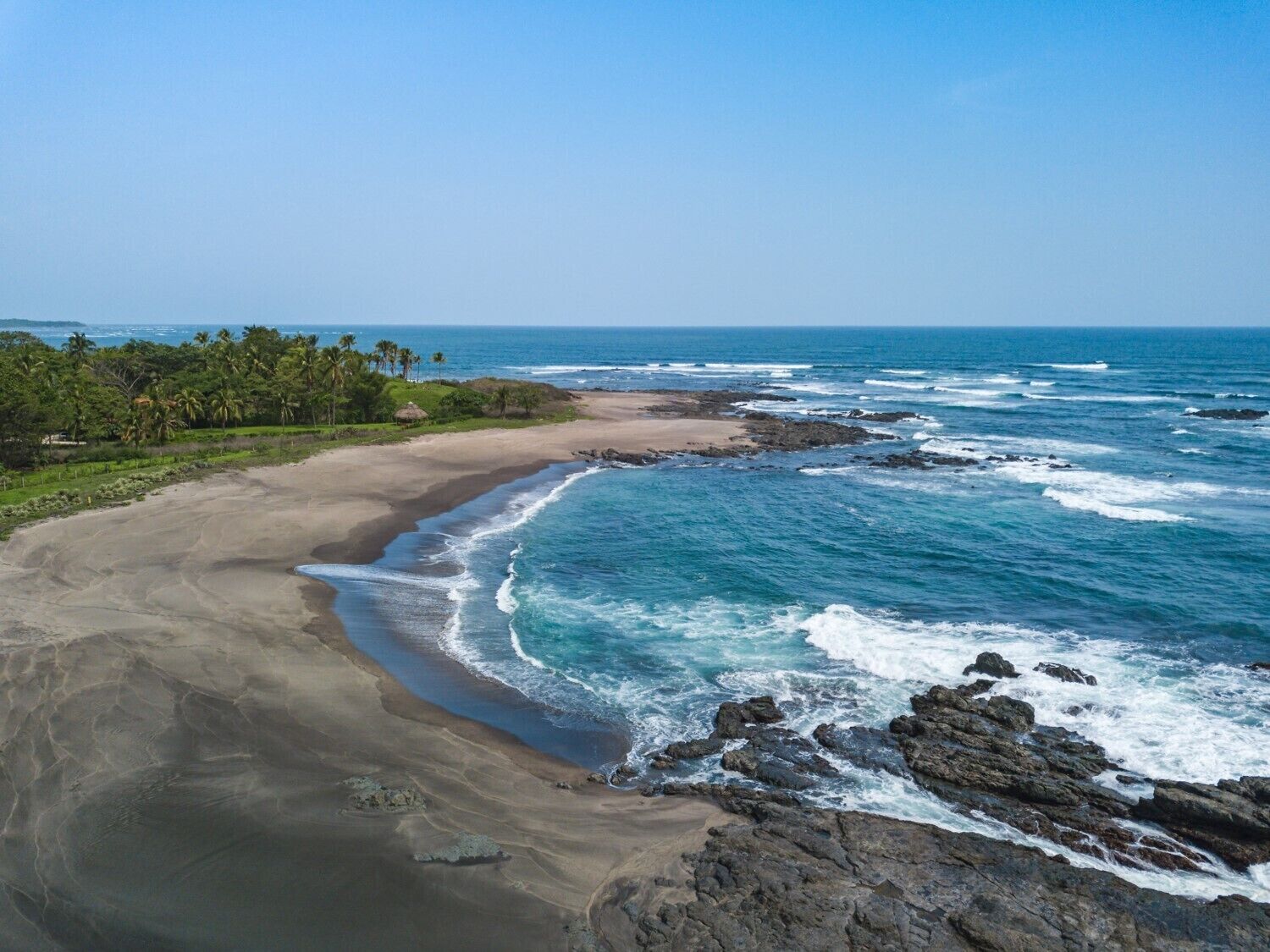 Ubicación cercana a la playa y toallas de playa