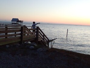 A wooden pier extending into calm waters at sunset. - Fairhope 3BR house. 4min to Grand Hotel, 7min to Dwntown Fhope, 44min to Gulf (Fairhope)