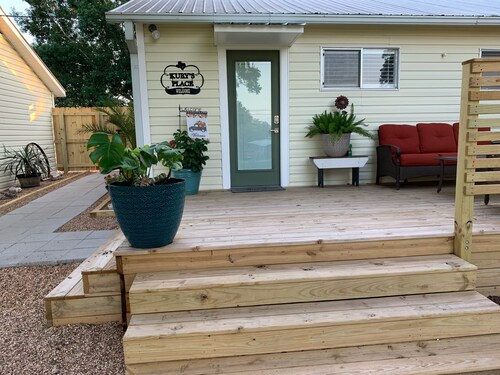 Kuby's Place, Downtown Shiner Casita