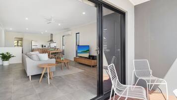 Smart TV, Netflix, streaming services