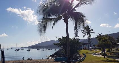 DIA DE SUEÑO Airlie Beach Vistas al agua y momentos para el paseo marítimo.