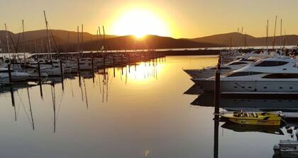 Daydreaming Airlie Beach Water views & moments to boardwalk.