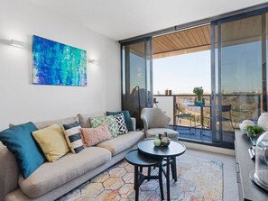 Smart TV, video games