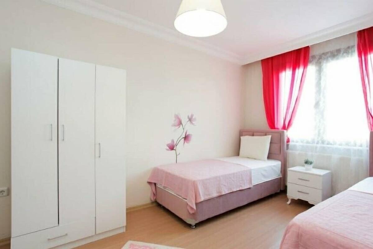 In-room safe, iron/ironing board, WiFi (free), bed sheets