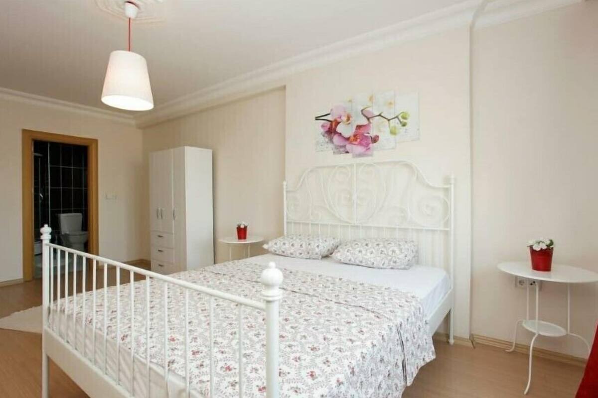 Superior Apartment, 3 Bedrooms | In-room safe, iron/ironing board, WiFi (free), bed sheets