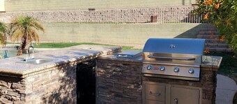 4 bäddar Oasis Pool Home 5 minuter från sjön, floden och kasinon !!