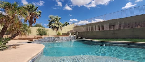 Piscina all'aperto, una piscina riscaldata