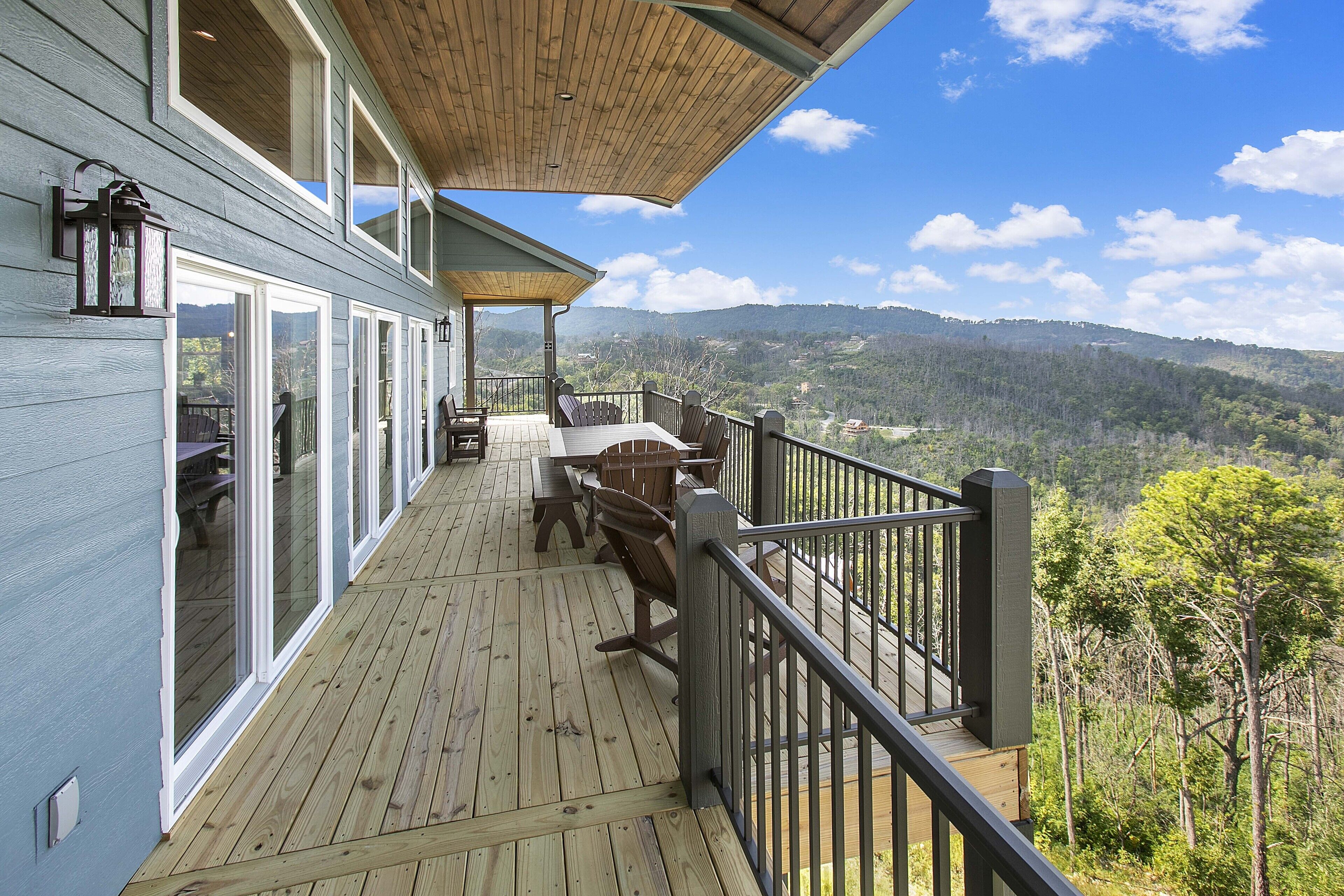 Chalet With Media room , Elevator and SPECTACULAR 180 Degree Views!