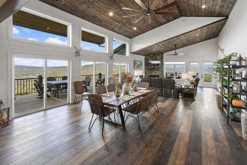 Chalet mit Medienraum, Aufzug und spektakulärem 180-Grad-Blick!