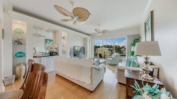 Deluxe Villa | Living area