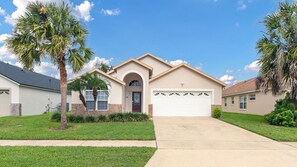 Exterior - 3 Miles from Disney World Orlando/Private Pool/Spa with Forest View (Kissimmee)