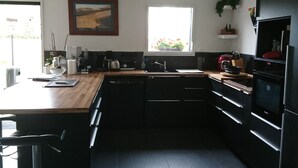 Kaffetrakter/tekoker, kjøleskap, mikrobølgeovn og ovn