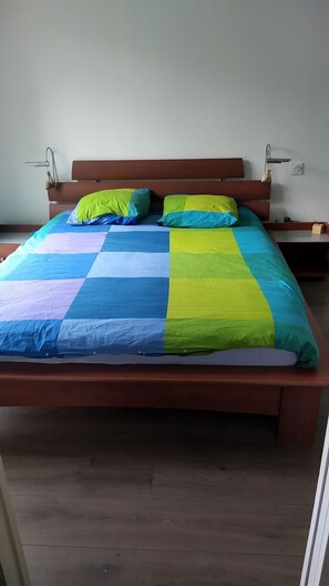 1 soverom, strykejern/-brett, reiseseng for barn og wi-fi (inkludert)