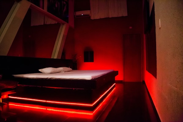 Suite Top | Minibar, individually decorated, desk, free WiFi