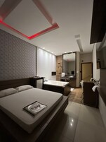 Minibar, individuell inredning, skrivbord och gratis wi-fi
