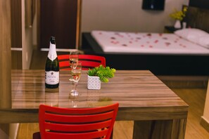 Phòng Deluxe (SUITE LUXO) | Minibar, trang trí khác biệt, bàn, truy cập Internet không dây miễn phí 