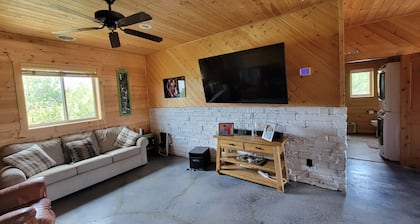 Missouri River Fishing and Hunting Lodge