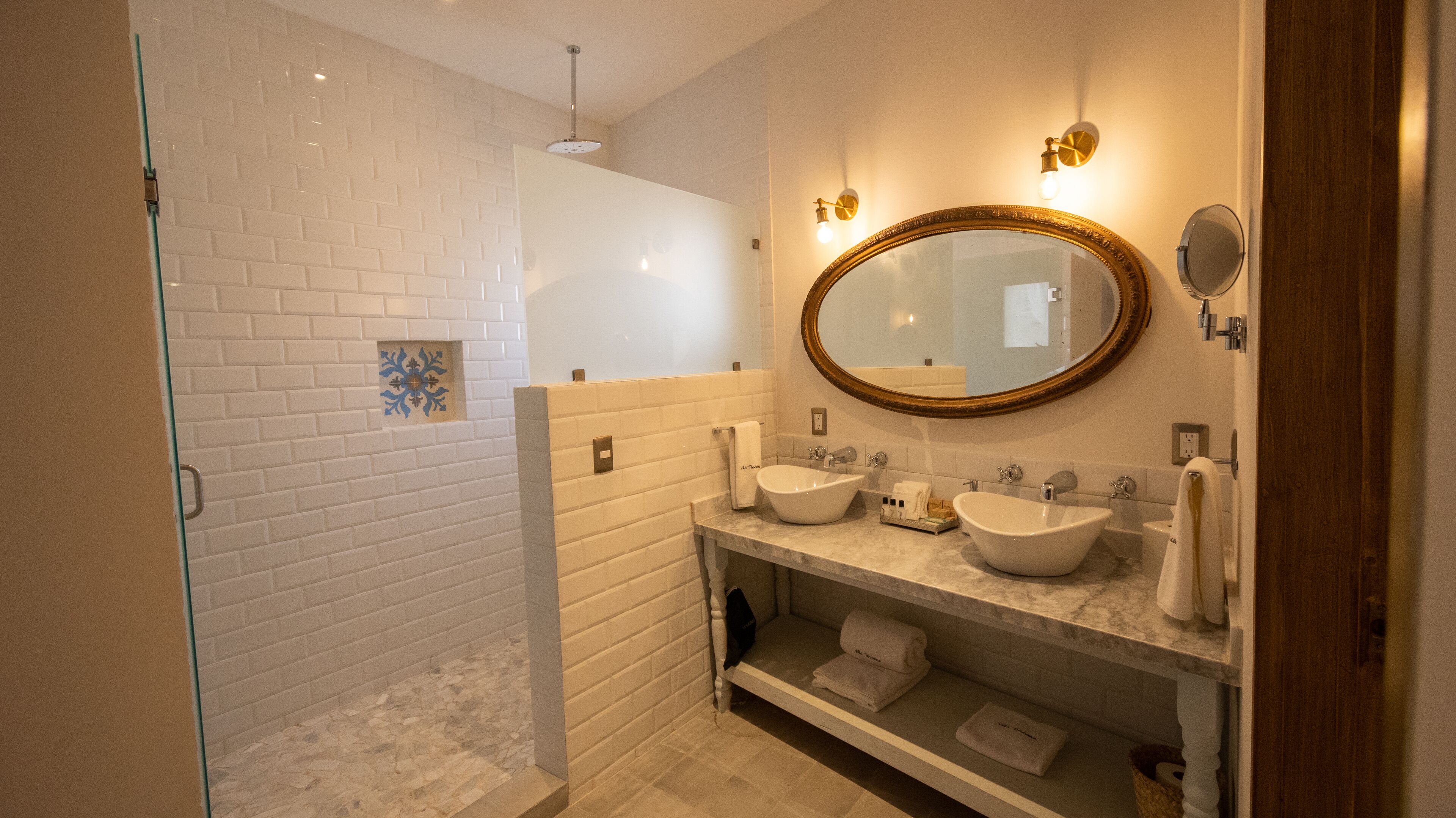deluxe suite (giglio) | bathroom | designer toiletries, hair dryer, bathrobes, slippers
