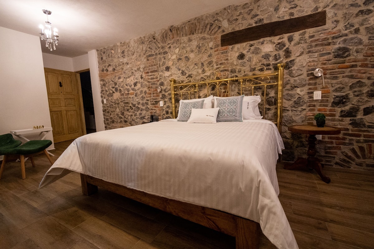 Deluxe Suite, 1 King Bed (Carrara)