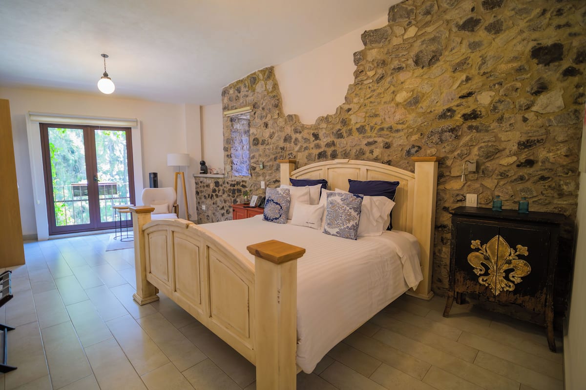 Deluxe Suite (Siena) | 1 bedroom, premium bedding, pillowtop beds, in-room safe