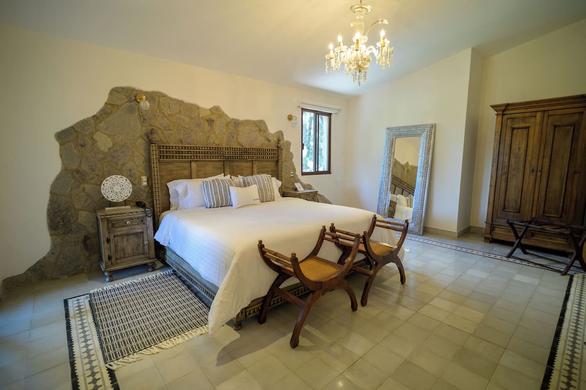Elite Suite (Montefioralle) | 1 bedroom, premium bedding, pillowtop beds, in-room safe