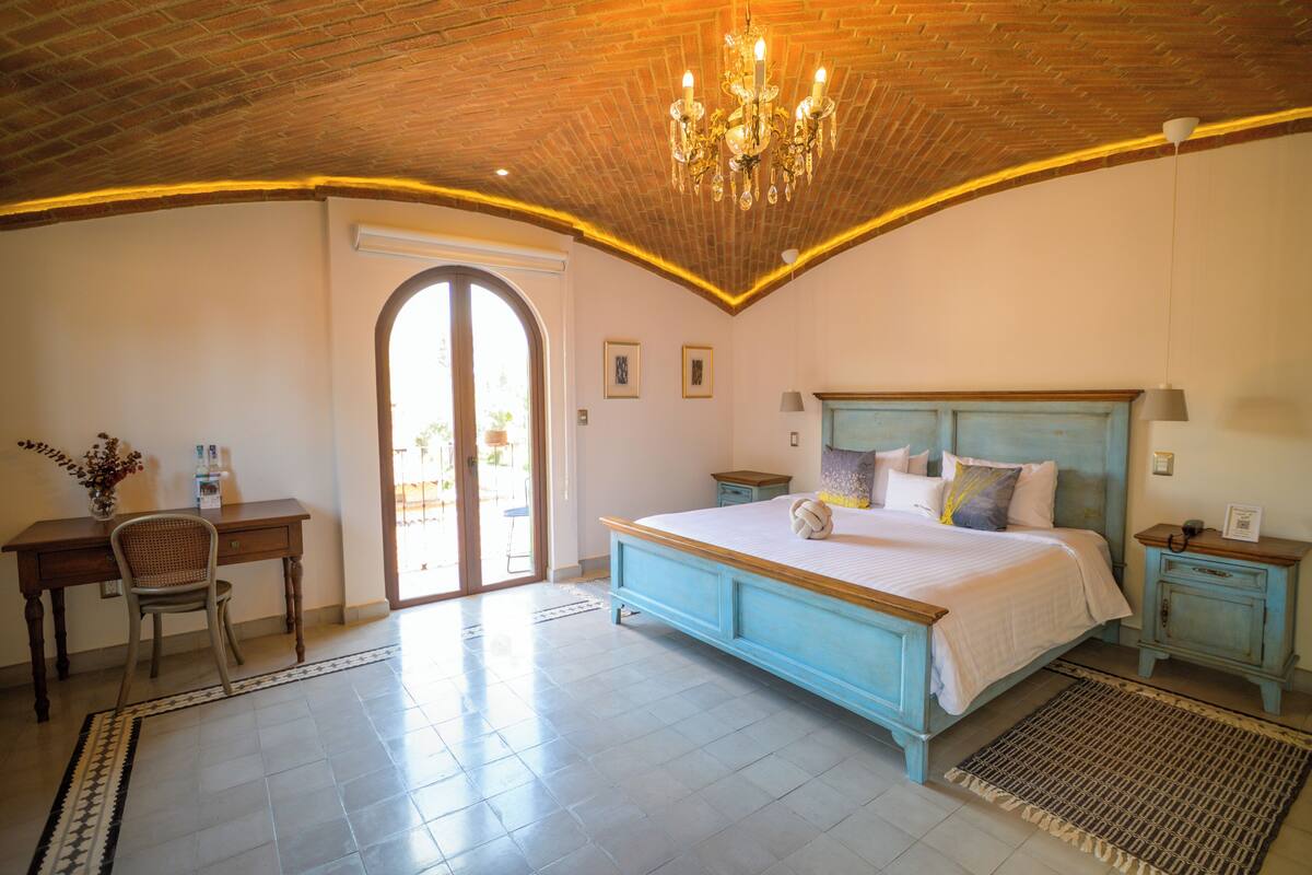 Deluxe Suite (Pitigliano) | Sengetøy av topp kvalitet, senger med overmadrass og safe på rommet