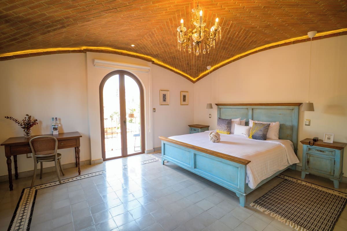 Deluxe Suite (Pitigliano) | 1 bedroom, premium bedding, pillowtop beds, in-room safe