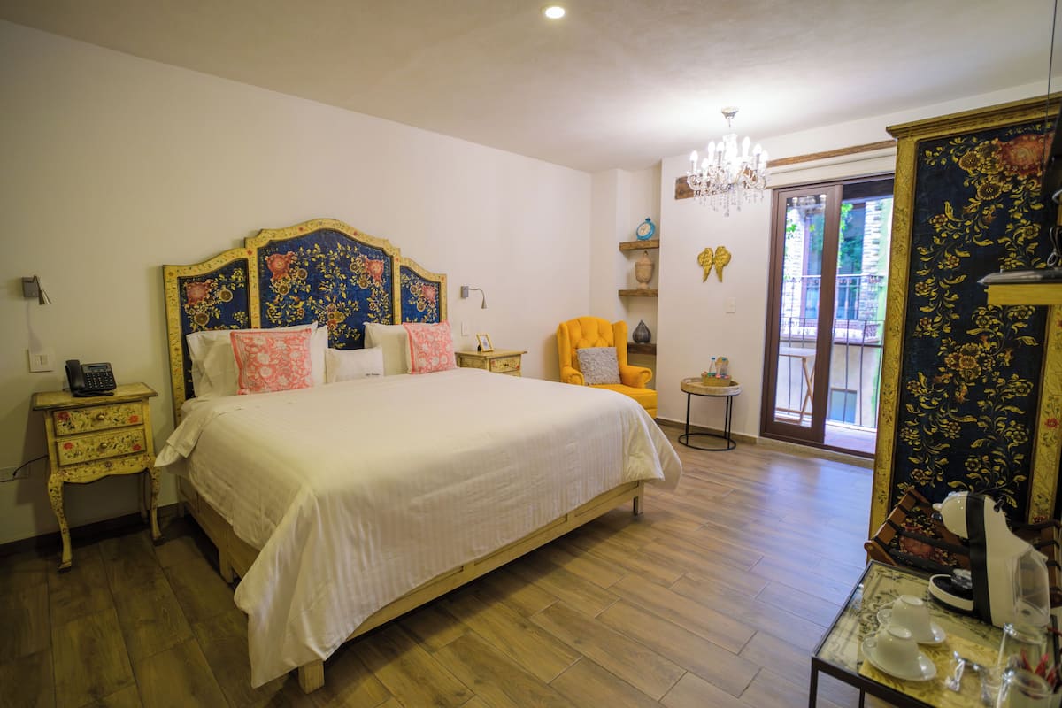 Deluxe Suite (Grosseto) | 1 bedroom, premium bedding, pillowtop beds, in-room safe