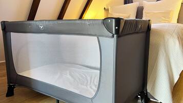 2 bedrooms, internet, bed sheets