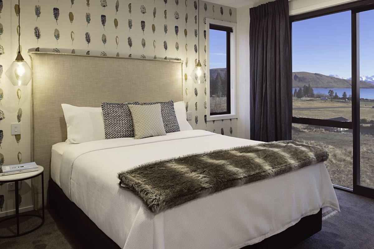 Whetu Suite | Blackout drapes, soundproofing, WiFi (free), individually decorated