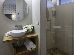 Shower, hair dryer, bathrobes, towels - Ranginui at Lake Tekapo (Lake Tekapo)