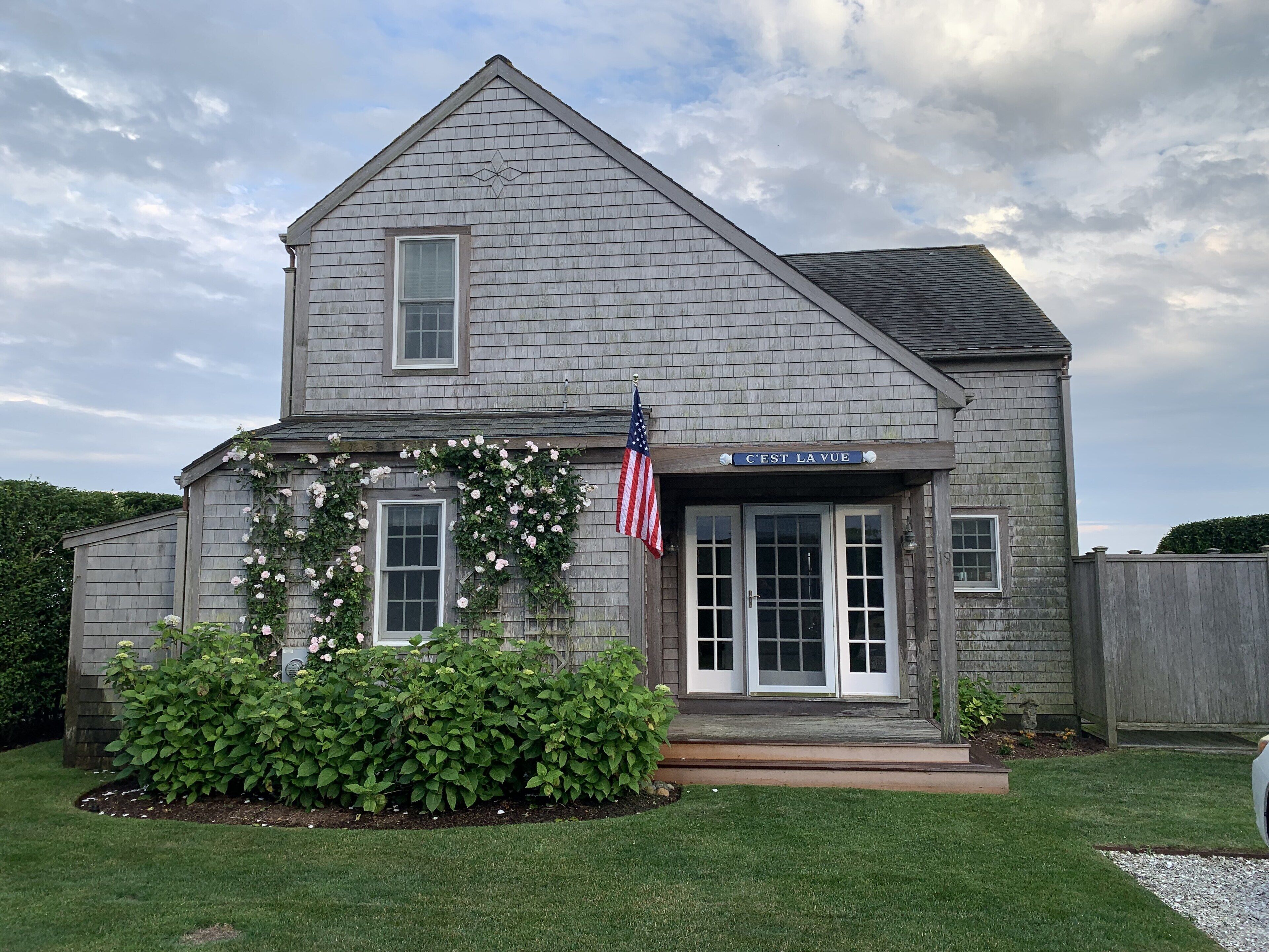 Cozy Nantucket Beach Front Cottage Beautifully Decorated And Furnished