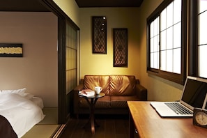 1 bedroom, desk, free WiFi, bed sheets - Senraku (Kyoto)