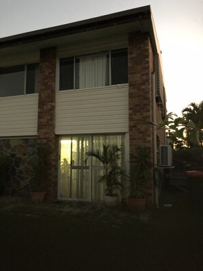 Exterior - House  with a deck and pool (Kirwan)