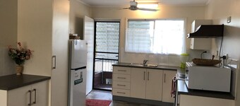 Talo kannella ja uima-allas