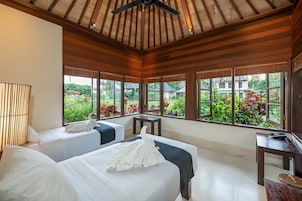 Vila, 3 quartos, piscina particular | Cofres nos quartos, escrivaninha, espaço de trabalho para notebook