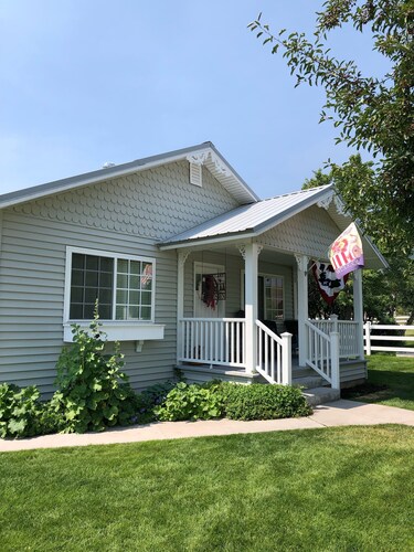 4 bedrooms, 2 bathrooms with mountain views, cozy cottage in the countryside