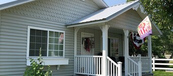 4 bedrooms, 2 bathrooms with mountain views, cozy cottage in the countryside