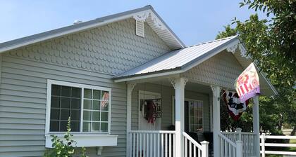 4 bedrooms, 2 bathrooms with mountain views, cozy cottage in the countryside