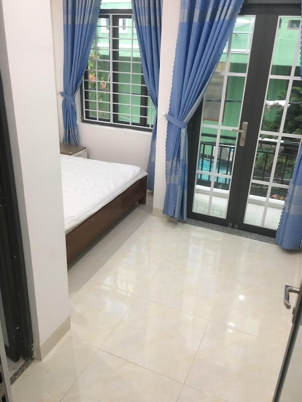 4 chambres, bureau, fer et planche à repasser, accès au Wi-Fi (inclus)