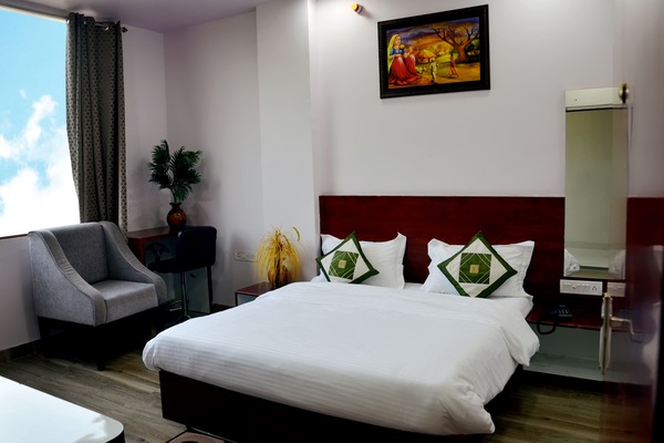 Deluxe Studio | Free WiFi, bed sheets