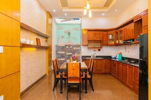 Villa, 4 Bedrooms | Private kitchen | Electric kettle - Homestay Xo Viet Nghe Tinh (Ho Chi Minh City)