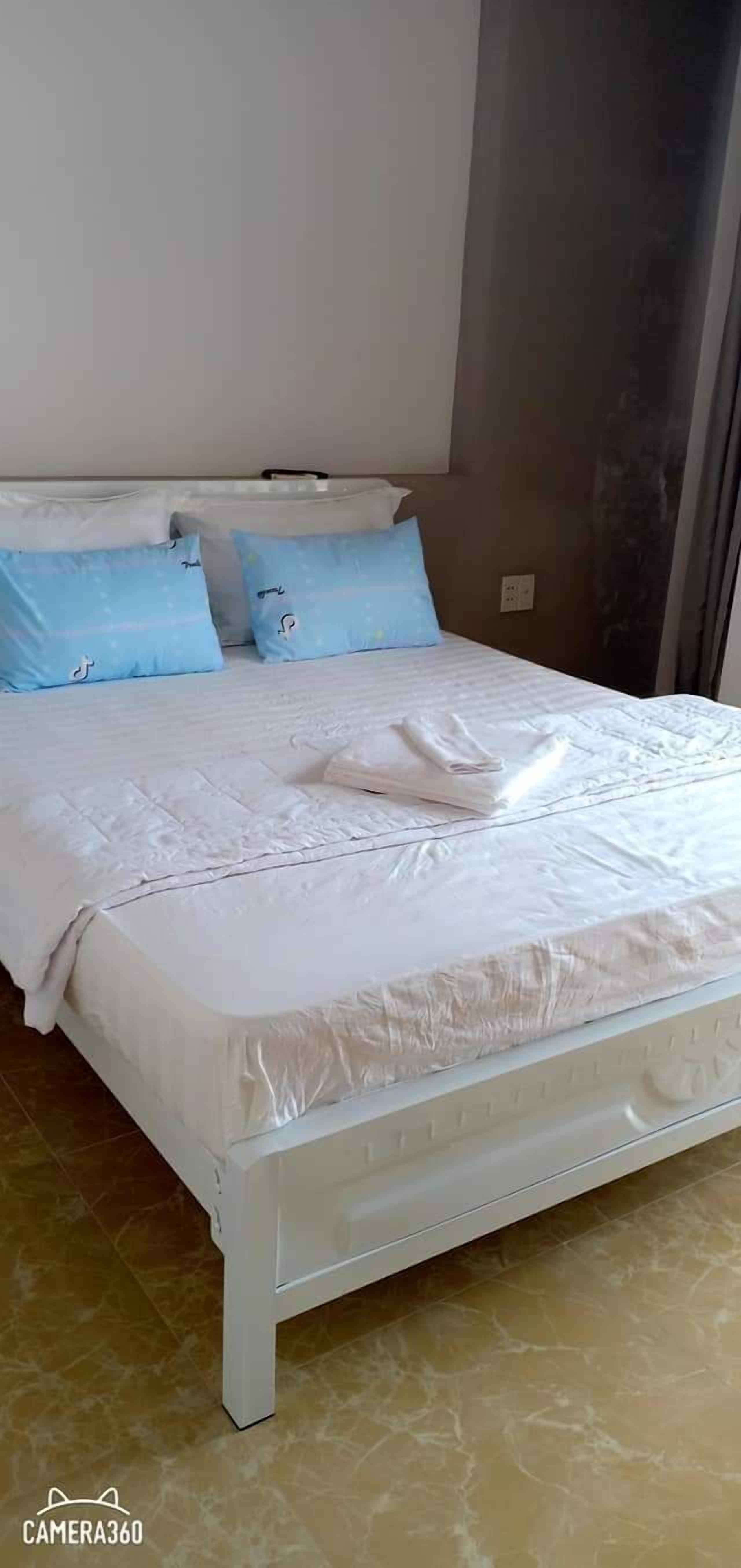 4 bedrooms, desk, iron/ironing board, free WiFi