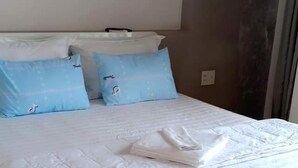 4 多间卧室、办公桌、熨斗/熨板、免费 WiFi