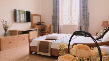 4 bilik tidur, meja, seterika/papan seterika, Wi-fi percuma